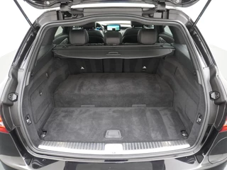 Mercedes-Benz C-Klasse Mercedes-Benz C-Klasse Estate 300e AMG // Burmester // Panoramadak // Distronic // MultiBeam LED // 360 Camera // Carplay // Night pakket - afbeelding nr 5