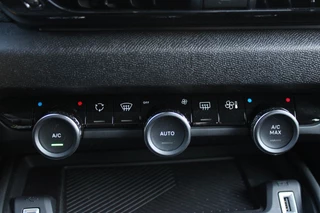 Citroën C4 Citroen C4 1.2 130PK FEEL PACK | NAVIGATIE | HEAD UP DISPLAY | ACHTERUITRIJ CAMERA | APPLE CARPLAY/ANDROID AUTO | LICHTMETALEN VELGEN | PARKEER SENSOREN | CLIMATE CONTROL | AFNEEMBARE TREKHAAK | EXTRA GETINTE ACHTER RUITEN | - afbeelding nr 20