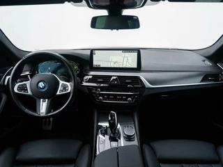 BMW 5 Serie BMW 5-serie Touring 530e M-Sport | Panoramadak | Leder | Driving Assist Prof | Trekhaak - afbeelding nr 43