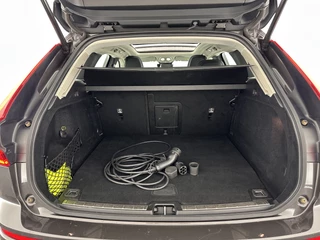 Volvo XC60 Volvo XC60 2.0 T6 Plug-in Hybrid AWD Inscription Expression (INCL-BTW)  AUT. *PANO | LUXURY-LEATHER | FULL-LED | HEATED-SPORTSEATS | NAVI-FULLMAP | CAMERA | PDC | ADAPT.CRUISE | CARPLAY | DIGI-COCKPIT | BLIS | SIPS | KEYLESS | 18