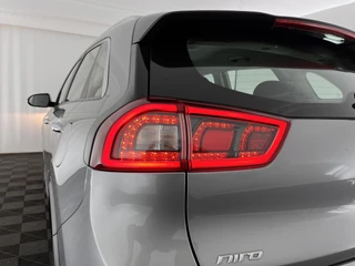 Kia Niro Kia Niro 1.6 GDi Hybrid ExecutiveLine Aut. *LEATHER-FABRIC | NAVI-FULLMAP | KEYLESS | CAMERA | COMFORT-SEATS | DIGI-COCKPIT | LANE-ASSIST | ECC | CARPLAY | PDC | 16''ALU* - afbeelding nr 25