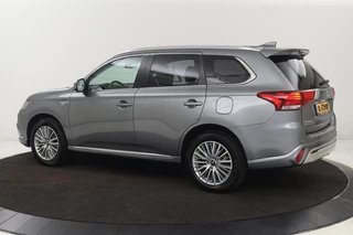 Mitsubishi Outlander Mitsubishi Outlander 2.4 PHEV Intense+ | Schuifdak | Stoelverwarming |  360 camera | Carplay | Navigatie | Full LED | Stuurverwarming | Keyless | Dodehoek detectie - afbeelding nr 2