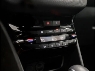 Peugeot 2008 Peugeot 2008 1.2 PureTech Sport Automaat (APPLE CARPLAY, NAVIGATIE, CAMERA, CLIMATE, LEDER, SPORTSTOELEN, PARKEERSENSOREN, CRUISE, LM VELGEN, NIEUWSTAAT) - afbeelding nr 9