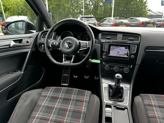 Volkswagen Golf Volkswagen Golf 2.0 TSI GTI | NAP | Navi | EPS | 325 pk - afbeelding nr 3