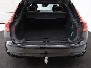 Volvo V90 Volvo V90 2.0 T8 AWD R-Design | Panoramadak | Head-Up | Trekhaak | Stoel & stuurverwarming | Leder | 360 camera | Luchtvering | Harman/Kardon | Adaptive cruise | Achterbankverwarming - afbeelding nr 12