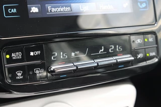 Toyota Prius Toyota Prius 1.8 122PK Hybrid Aspiration Automaat | Bluetooth | - afbeelding nr 28