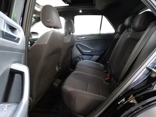 Volkswagen T-Roc Volkswagen T-Roc 1.5 TSI Sport R-Line automaat/Pano/1e eig. - afbeelding nr 17