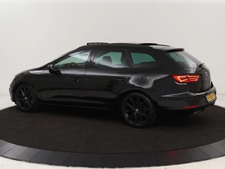 SEAT Leon SEAT Leon 1.5 TSI FR Ultimate Edition Black | Panoramadak |  Stoelverwarming | Adaptive cruise | Beats Audio | Sfeerverlichting | Carplay | Leder/Alcantara | Full LED | Virtual Cockpit | Keyless | Navigatie - afbeelding nr 2