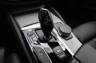 BMW 5 Serie BMW 5 Serie Touring 520d High Exe. M Sport / Panoramadak / Camera / Head-up / 19'' / Leder / Navigatie / Stoelverwarming / Cruise Control - afbeelding nr 25