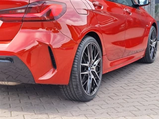 BMW 1 Serie | Navi | Sportinterieur | Stoelverw.| Head-up | Leder | M-Sport - Model 2020 - afbeelding nr 42