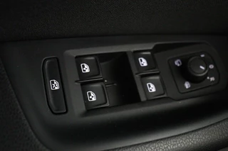 Volkswagen Passat Volkswagen Passat 1.4 TSI PHEV GTE | Head-Up | Stoelverwarming | 360 camera | Trekhaak | Keyless | Carplay | Dynamic Chassis Control | Full LED | Massage | Navigatie | Active Info Display - afbeelding nr 38