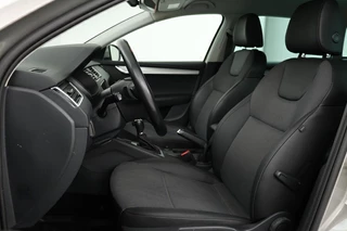 Škoda Octavia Skoda Octavia 1.0 TSI Clever Edition | Stoelverwarming | Carplay | Trekhaak | Half leder | Navigatie | DAB | Climate control | PDC | Cruise control - afbeelding nr 5