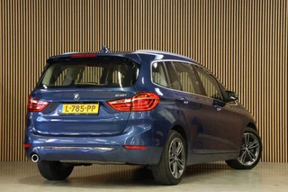BMW 2 Serie BMW 2 Serie Gran Tourer 218i Luxury Line | 7-Zitter | HUD | Lederen bekleding | Stoel- en stuurverwarming | Navigatie | Camera | Adaptieve LED-koplamp | Sportstoelen | Alarm Klasse 3 | Elek. achterklep | DAB | Dealer onderhouden | NAP Logisch - afbeelding nr 4