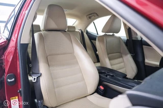 Lexus IS Lexus IS 300h Luxury Line | Dealer OH | Camera | Stoel + stuurwiel verwarming | Clima | LED | rijklaarprijs | - afbeelding nr 2