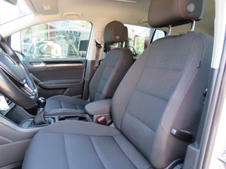 Volkswagen Touran Volkswagen Touran 1.2 TSI CON. SERIES ,,SOUND'' / Camera / Wegklap.haak / Stoelverwarming / - afbeelding nr 41