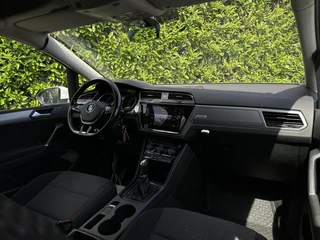 Volkswagen Touran Volkswagen Touran 2.0 TDI SCR EURO 6, HONDENAUTO, FACELIFT, NAVI, CRUISE, ECC-AIRCO, PARKEERSENSOREN, LICHTMETAAL 16