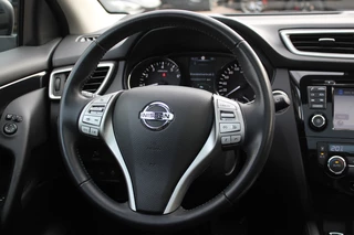 Nissan QASHQAI Nissan QASHQAI 1.2 N-Connecta / Trekhaak / Panoramadak / 360Camera / 18'' / Keyless / Navigatie / Getint glas / DAB / Cruise Control - afbeelding nr 18