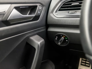 Volkswagen T-Roc Volkswagen T-Roc 1.5 TSI Sport 150Pk (VIRTUAL COCKPIT, APPLE CARPLAY, GROOT NAVI, CAMERA, LED KOPLAMPEN, SPORTSTOELEN, ADAPTIVE CRUISE, MODE KNOP, STOELVERWARMING, NIEUWE APK, NIEUWSTAAT) - afbeelding nr 24