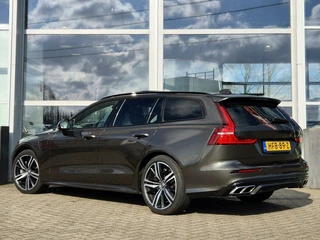 Volvo V60 Volvo V60 T6 Recharge AWD R-Design|PANO|HK|PILOT|TREKHAAK| - afbeelding nr 4