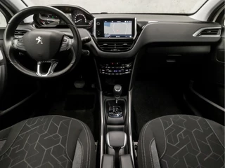 Peugeot 2008 Automaat (APPLE CARPLAY, NAVIGATIE, CAMERA, CLIMATE, CRUISE, SPORTSTOELEN, PARKEERSENSOREN, NIEUWE APK, NIEUWSTAAT) - afbeelding nr 6