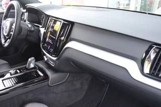 Volvo V60 Volvo V60 2.0 T6 340PK RECHARGE AWD R-DESIGN **NIEUWSTAAT!** | ELEKTRISCH BEDIENBARE VOORSTOELEN MET GEHEUGEN OP BESTUURDERSSTOEL | 18