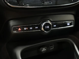 Volvo XC40 Volvo XC40 1.5 T5 Twin Engine Momentum Pro [SCHUIFKANTELDAK, APPLE CARPLAY, ANDROID, HALF LEDER, STOELVERWARMING V+A, PDC ACHTER, CRUISE, NIEUWSTAAT] - afbeelding nr 17