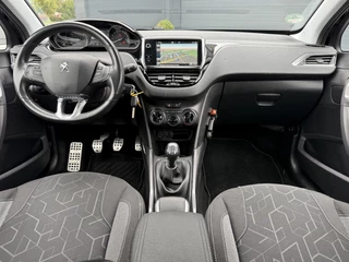 Peugeot 2008 Peugeot 2008 1.2 PureTech Blue Lion Navi, Airco,Cruise,Dealer Onderhouden,Pdc,Lm Velgen,Apk tot 12-2025 - afbeelding nr 10