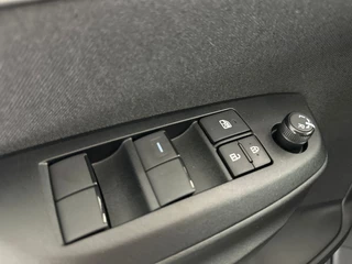 Toyota Yaris Toyota Yaris 1.5 Hybrid 115 Business | Parkeersensoren voor + achter | Stuurverwarming | Stoelverwarming - afbeelding nr 26