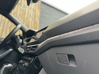 Volkswagen T-Cross Volkswagen T-Cross 1.0 TSI R-line Automaat | LED | Trekhaak |  Getint glas | Climate control | Cruise control adaptief | Lane assist | Dode hoek detectie | DAB | Navigatiesysteem | Inklapbare spiegels | Parkeersensoren voor en achter - afbeelding nr 54