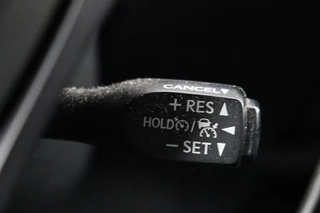 Toyota C-HR Toyota C-HR 1.8 Hybrid Dynamic | Stoel & stuurverwarming |  Adaptive cruise | Camera | Navigatie | Climate control | Keyless - afbeelding nr 17