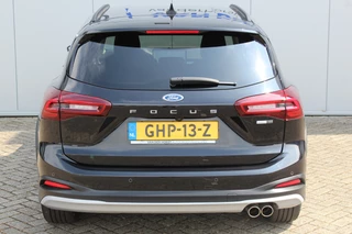 Ford Focus Trekgewicht 1.500kg ! Slechts 8.100km ! Ruim €. 9.000,- beneden de nieuwprijs ! Volautm. airco dual, navigatie, telefoonvoorb., adaptive cruise control, LED verlichting, metallic lak, camera, front-, lane- en side assist, LM wielen, Isofix etc. - afbeelding nr 8