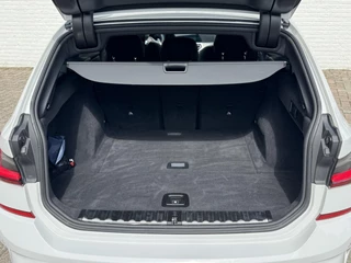 BMW 3 Serie BMW 3-serie Touring 320i High Exec. M-Sport individual Sfeer Leder Camera Pdc v+a Trekhaak Led - afbeelding nr 19
