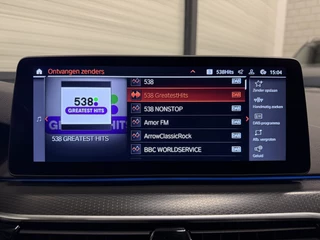 BMW 5 Serie HEAD-UP/LASER/ACC/TREKHAAK/360CAMERA/ALCANTARA/KEYLESS/SHADOW-LINE/DRIVING ASS PRO/SFEER/STUUR+STOELVERWARMING/LIVE COCKPIT/M-AERODYNAMIC/SOPHISTOGRAU/VOLLEDIG BMW DEALER HISTORIE - afbeelding nr 26