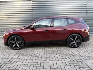 BMW iX BMW iX xDrive40 High Executive 77 kWh SOH 99% Led v+a Auto.inparkeren Pano - afbeelding nr 2