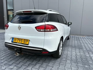 Renault Clio Renault Clio Estate 0.9 TCe Limited  | Navigatie | PDC - afbeelding nr 17