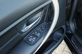 BMW 3 Serie ➡️ BMW 3-serie 320i F30 Centennial High Executive Sedan Facelift | 184 pk | NL auto | 2e eigenaar | 4 cilinder | LED | Leer | Navi | Camera | Sporstuur | Cruise control | Climate control - afbeelding nr 29
