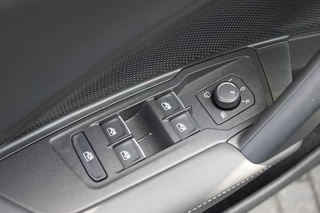Volkswagen Tiguan Volkswagen Tiguan 1.5 eTSI DSG R-Line Black st 150pk /Panodak/Navi/Camera/20LM/Trekh - afbeelding nr 29