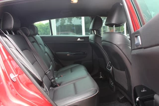 Kia Sportage Kia Sportage 1.6 T-GDI GT-Line First Edition / Trekhaak / Leder / Camera / 19'' / Getint glas / Navigatie / DAB / Cruise Control - afbeelding nr 12