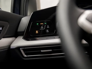 Volkswagen Golf Volkswagen Golf Variant 1.0 TSI Luxury Sport (APPLE CARPLAY, GROOT NAVI, SFEERVERLICHTING, STUUR/STOELVERWARMING, SPORTSTOELEN, KEYLESS, PARKEERSENSOREN, NIEUWSTAAT) - afbeelding nr 23