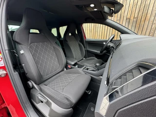 Škoda Karoq Skoda Karoq 1.5 TSI Sportline Automaat | Stoelverwarming | Apple CarPlay | LED verlichting | Trekhaak uitklapbaar | Adaptieve cruise control | Dode hoek detectie | Voorruitverwarming | Parkeersensoren voor en achter | Achteruitrijcamera - afbeelding nr 44