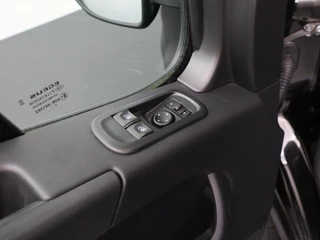 Renault Master Renault Master 2.3DCi 180PK L3H2 Maxi | 2xSchuifdeur | Imperiaal | Trekhaak | Navigatie | Camera | Airco | 3-Persoons | Cruise - afbeelding nr 8