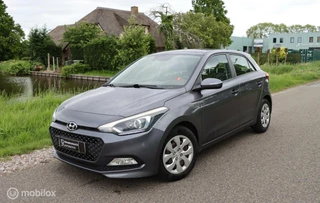 Hyundai i20 Hyundai i20 1.2 HP Business Edition / PDC / Climate Control - afbeelding nr 1