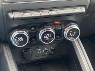 Renault Clio Renault Clio 1.0 TCE Intens - NL Auto - Apple/Android Carplay - All Season - afbeelding nr 24