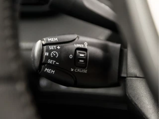 Peugeot 208 Peugeot 208 1.2 PureTech Allure Deluxe (VIRTUAL COCKPIT, APPLE CARPLAY, GROOT NAVI, 360 CAMERA, LEDER, SPORTSTOELEN, GETINT GLAS, LM VELGEN, CRUISE, KEYLESS, NIEUWE APK, NIEUWSTAAT) - afbeelding nr 22