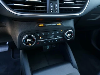 Ford Focus Ford Focus Wagon 1.0 EcoBoost 125pk Automaat Titanium Business | Navigatie | Winterpakket | Adaptive cruise - afbeelding nr 9