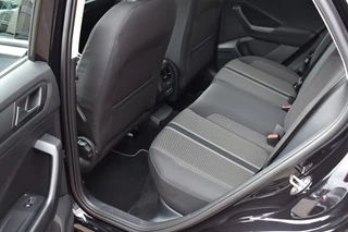 Volkswagen T-Roc Volkswagen T-Roc 1.5 TSI Style Business Trekhaak Navi Carplay stoel/stuur verwarming el-achterklep - afbeelding nr 10