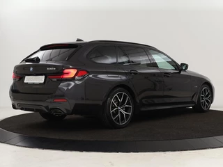 BMW 5 Serie BMW 5-serie 530e xDrive M Sport | Leder |  Stoel & stuurverwarming | Sfeerverlichting | Adaptief LED | Carplay | Camera | Live cockpit | Navigatie - afbeelding nr 41
