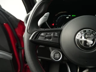 Alfa Romeo Giulia Alfa Romeo Giulia 2.0 Turbo 280 PK Competizione Q4 AWD | Harman | Veloce | 19
