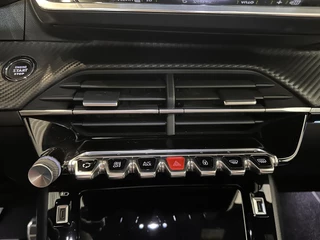 Peugeot 2008 Peugeot 2008 1.2 PureTech 130 GT Black Style Airco ECC Navi Carplay Cruise Control PDC VA + Camera Full LED 17