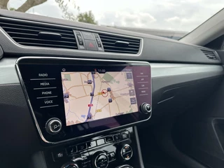Škoda Superb Skoda Superb Combi 2.0 TDI Ambition Business Carplay Camera Navi Climate Cruise Trekhaak - afbeelding nr 15